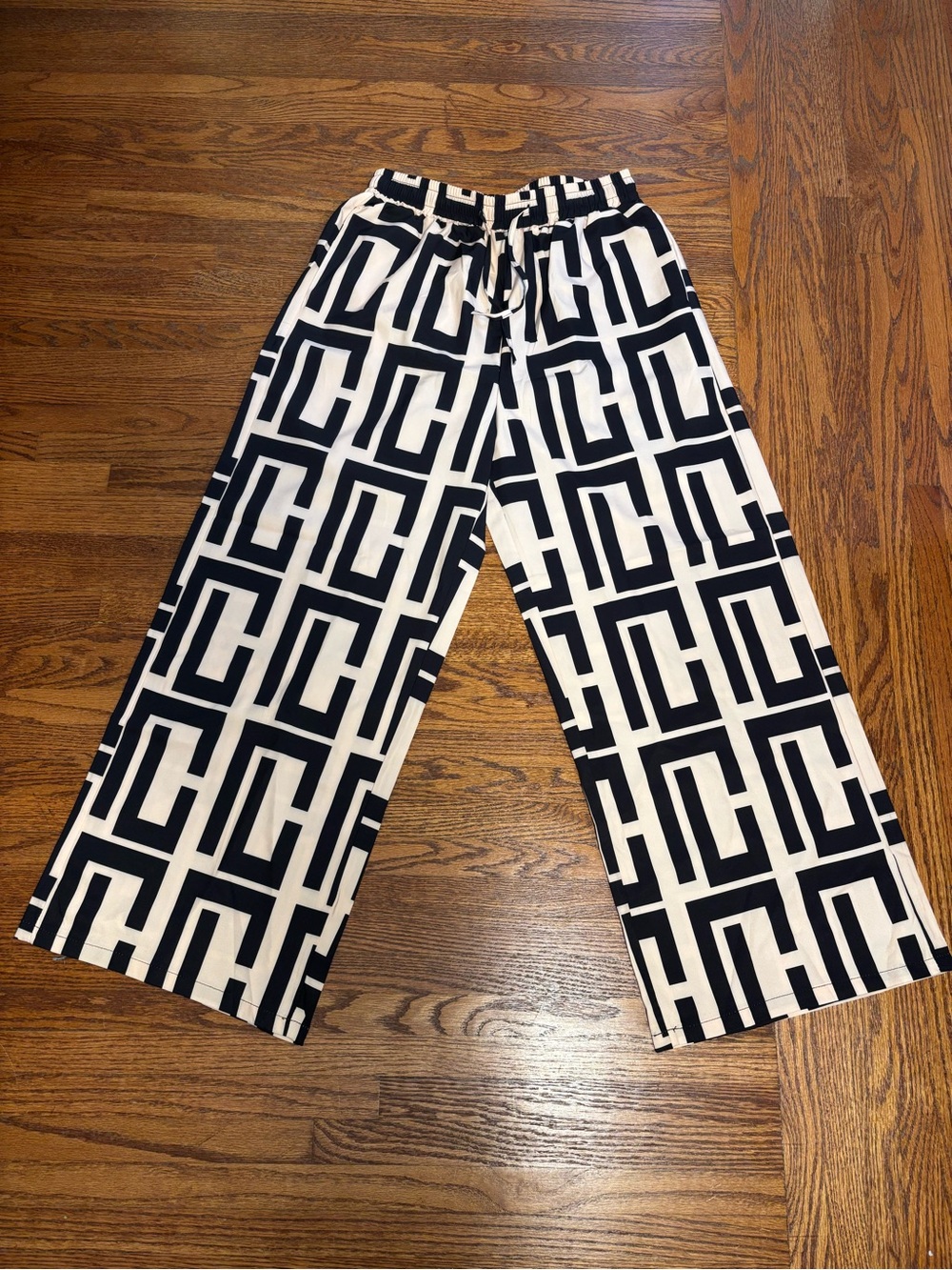 Black & Tan Geometric Wide Leg Pants - Size Medium - New w/o tags